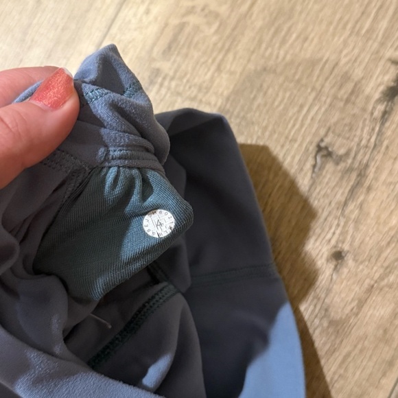 Lululemon Blue Athletic Leggings with Streamlined Fit Size 4 - Picture 3 of 4